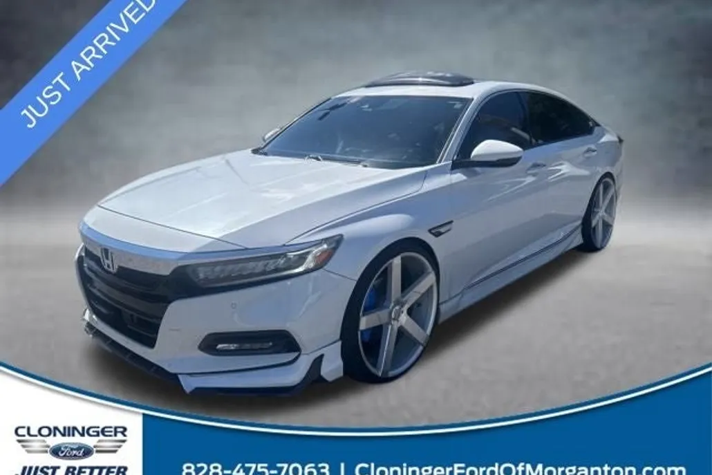 2018 Honda Accord Touring photo 1