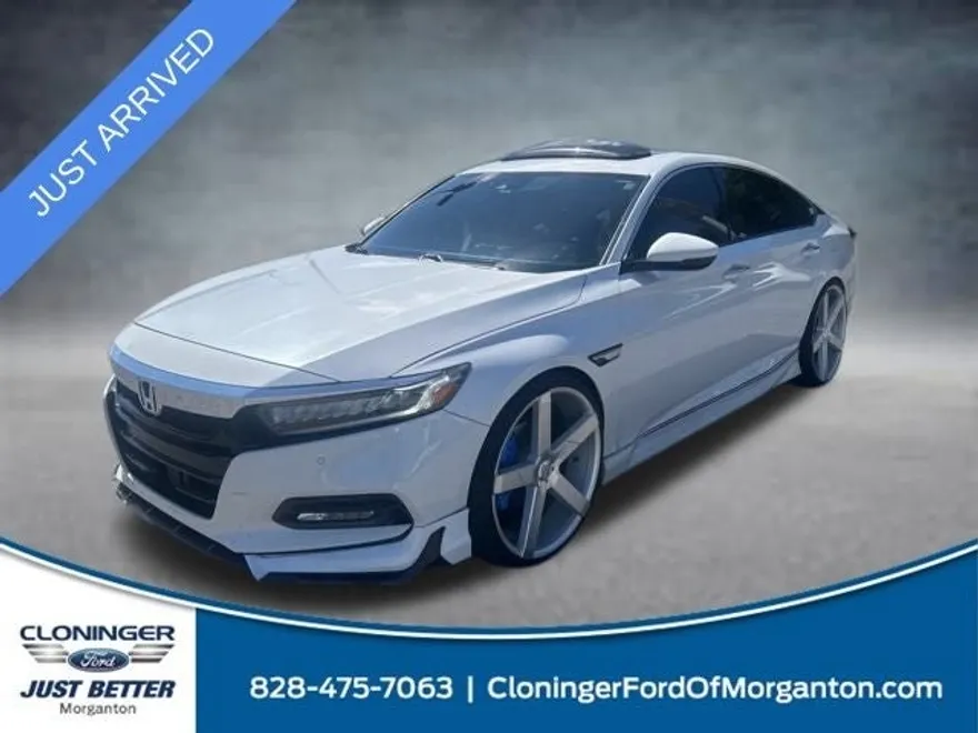 2018 Honda Accord Touring photo 1