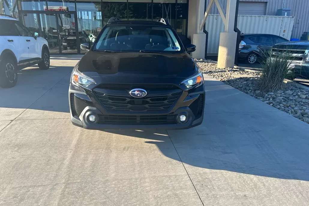 2023 Subaru Outback Onyx Edition photo 1