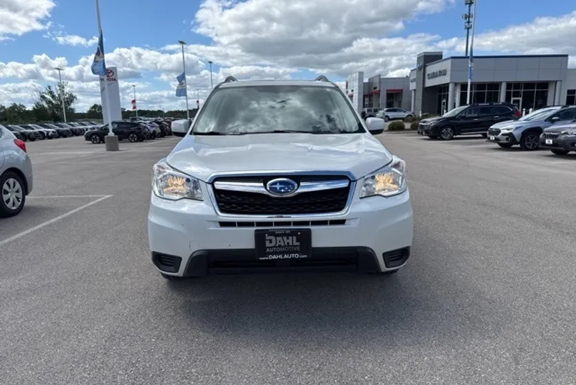 2015 Subaru Forester 2.5i Premium photo 1