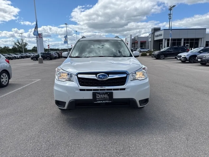 2015 Subaru Forester 2.5i Premium photo 1