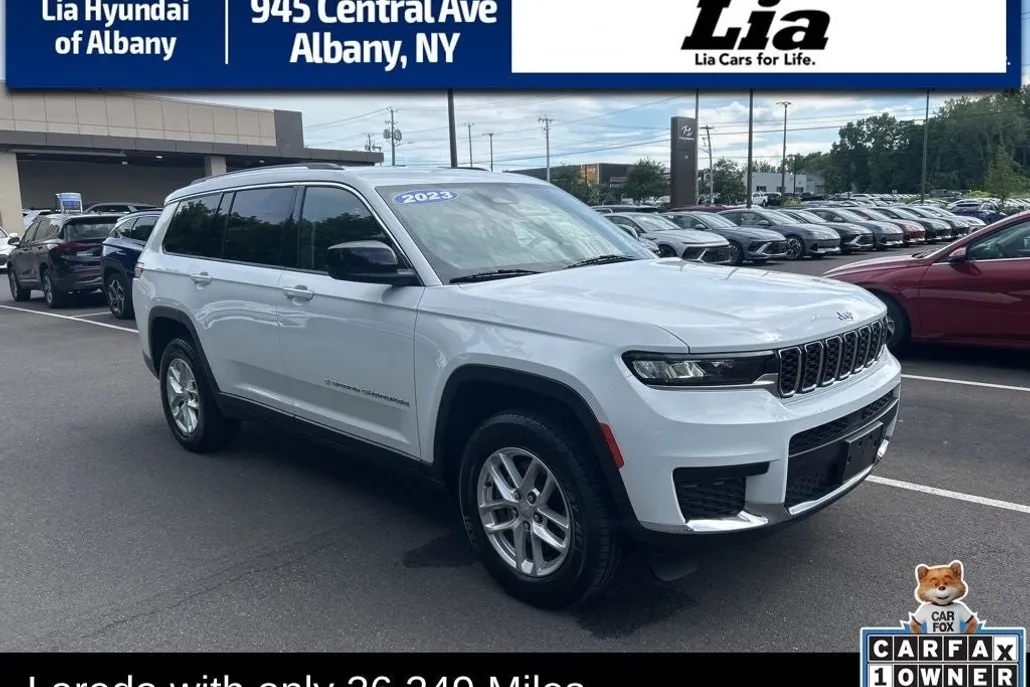 2023 Jeep Grand Cherokee Laredo photo 1