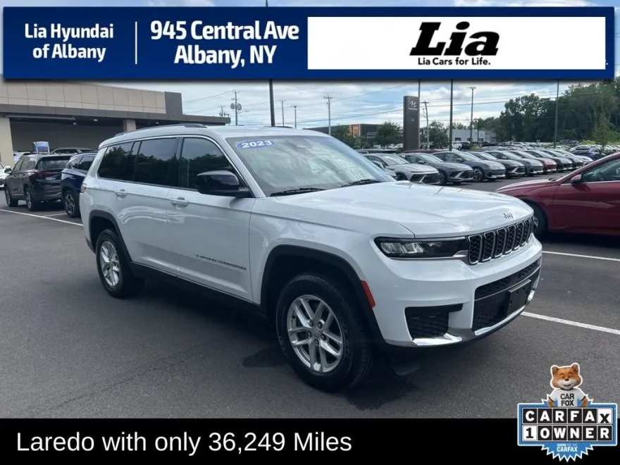 2023 Jeep Grand Cherokee Laredo photo 1