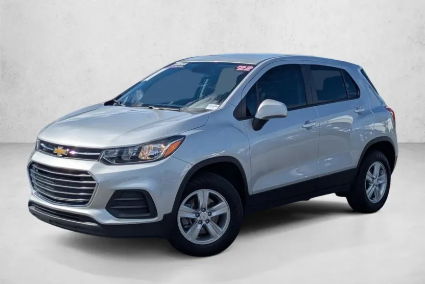 2022 Chevrolet Trax LS photo 1