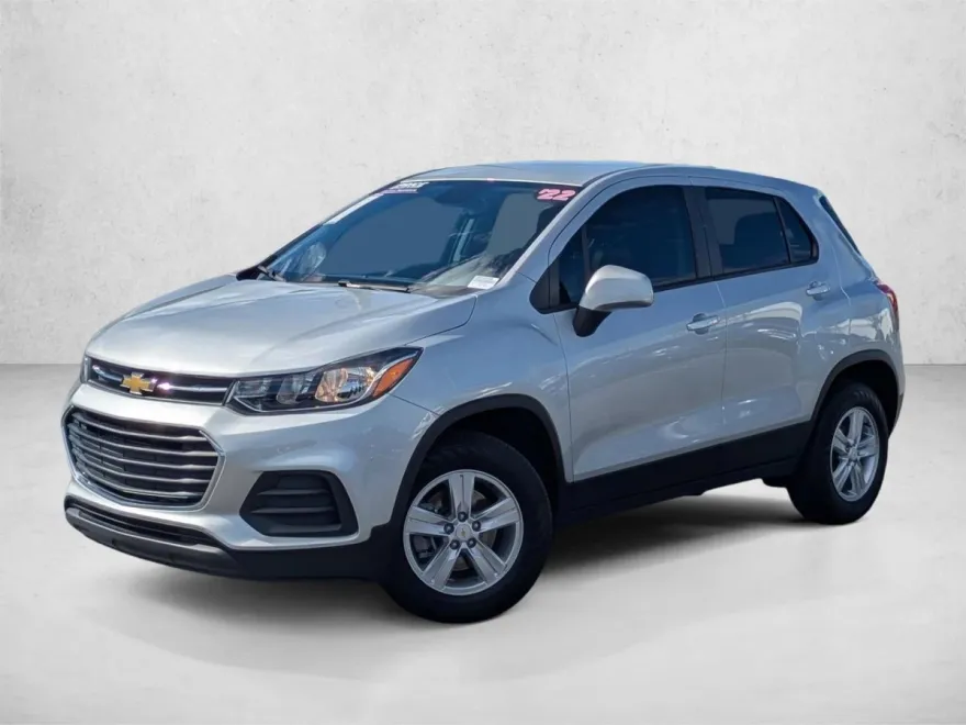 2022 Chevrolet Trax LS photo 1