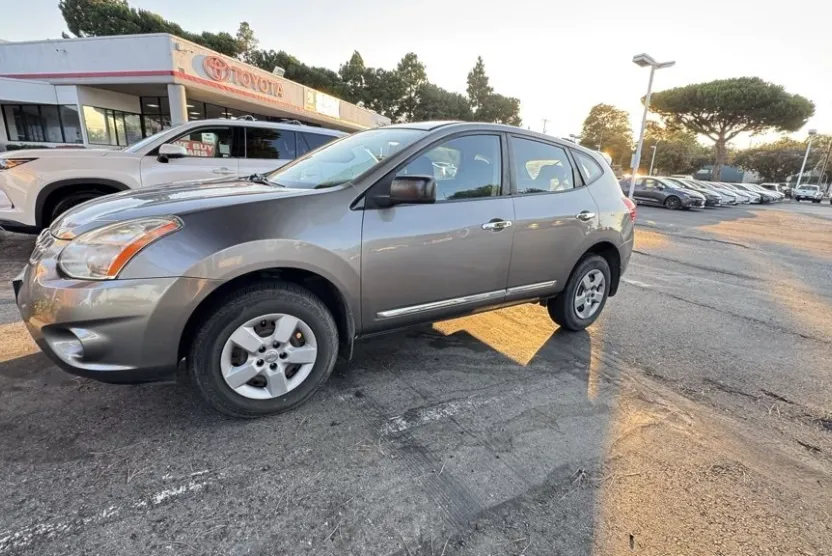 2011 Nissan Rogue S photo 1