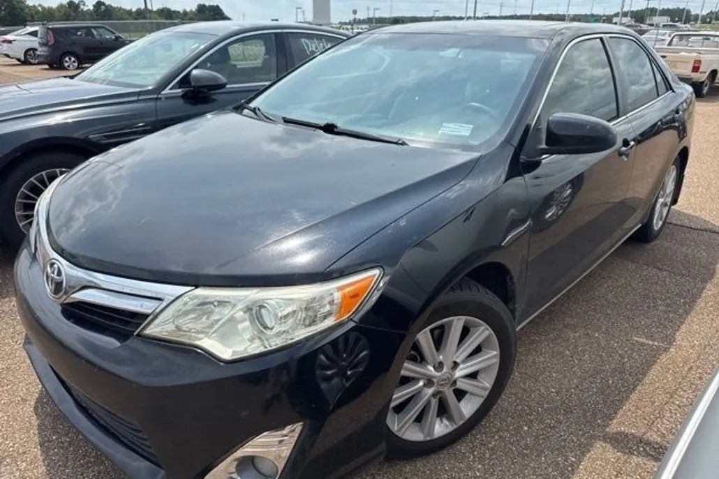 2014 Toyota Camry L photo 1