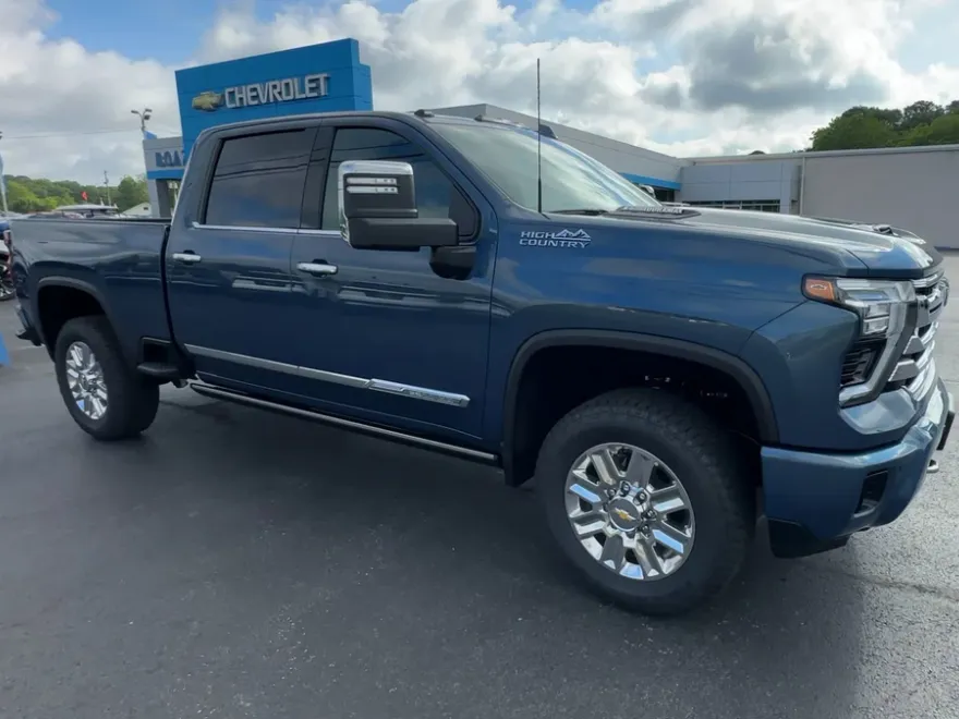 2025 Chevrolet Silverado 2500HD High Country photo 1