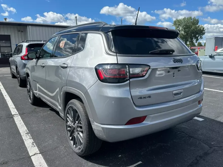 2022 Jeep Compass High Altitude photo 1