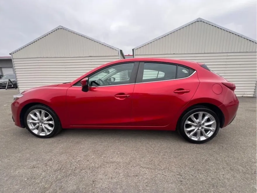 2015 Mazda Mazda3 s Grand Touring Hatchback photo 8