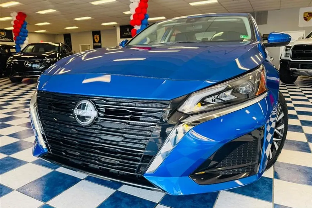 2025 Nissan Altima SV photo 1