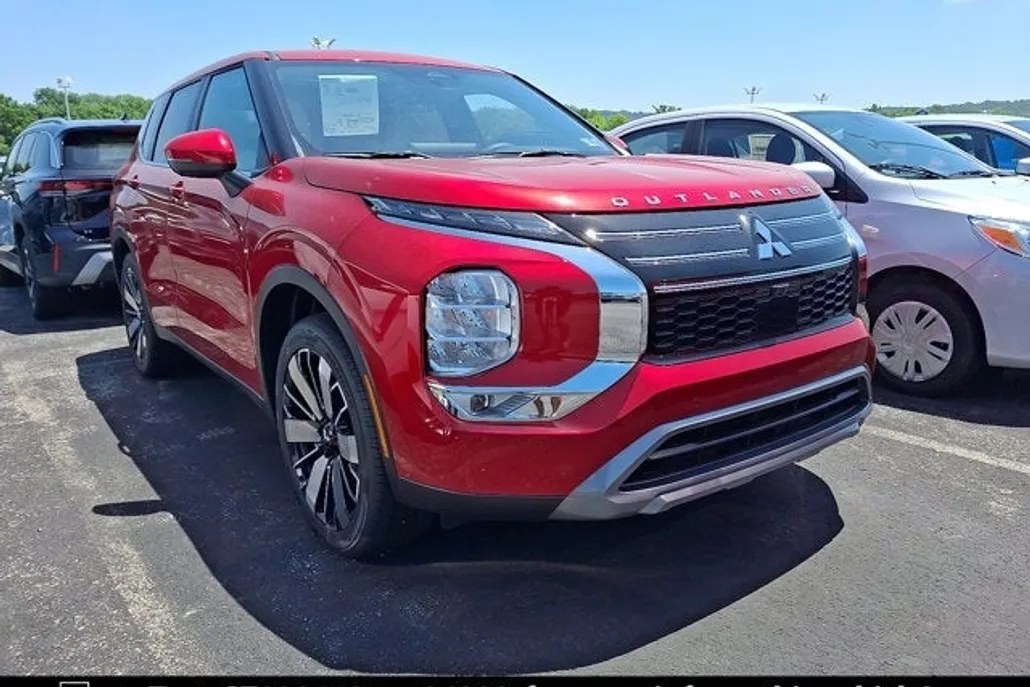 2025 Mitsubishi Outlander SE photo 1