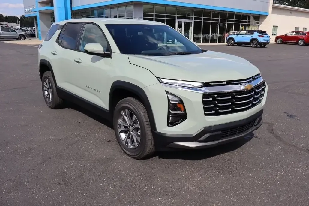 2026 Chevrolet Equinox LT photo 1
