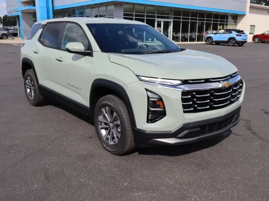 2026 Chevrolet Equinox LT photo 1