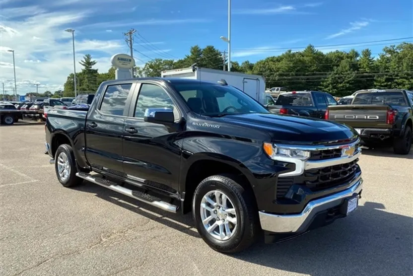 2024 Chevrolet Silverado 1500 LT photo 1