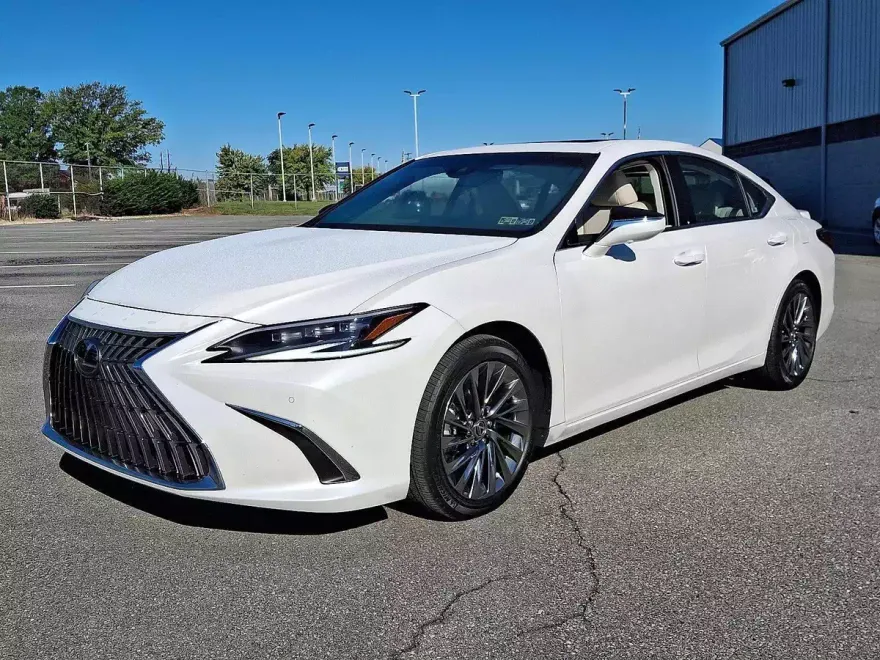 2025 Lexus ES 300h Ultra Luxury photo 1