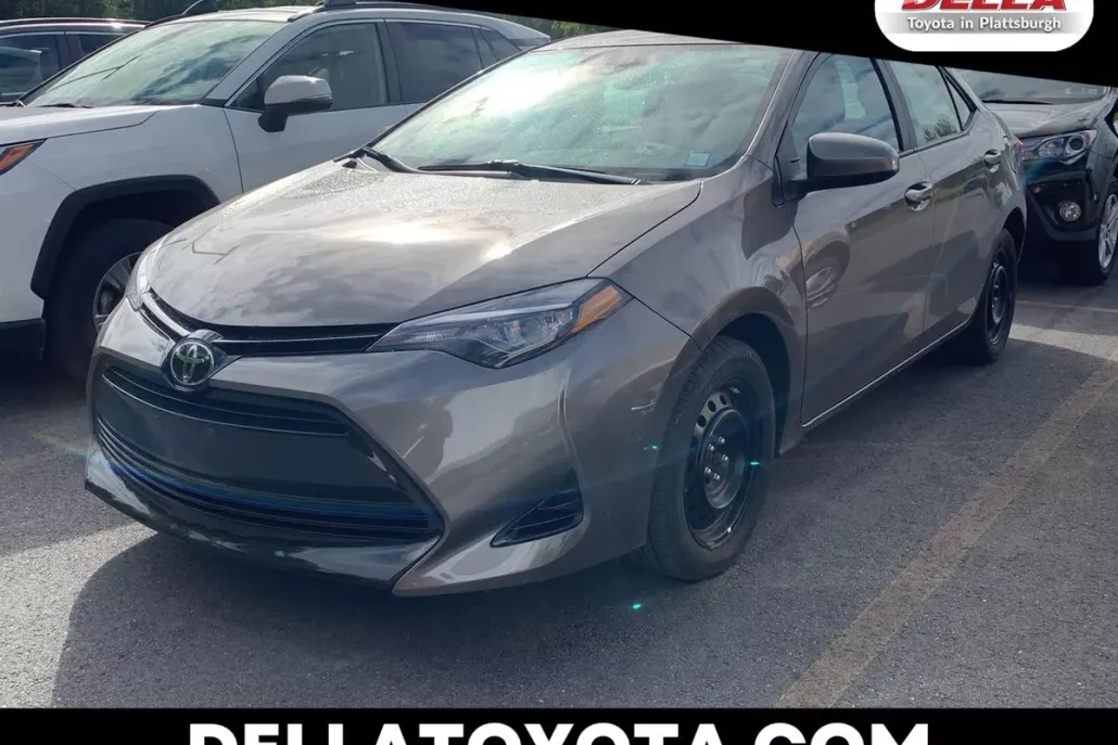 2017 Toyota Corolla XSE photo 1