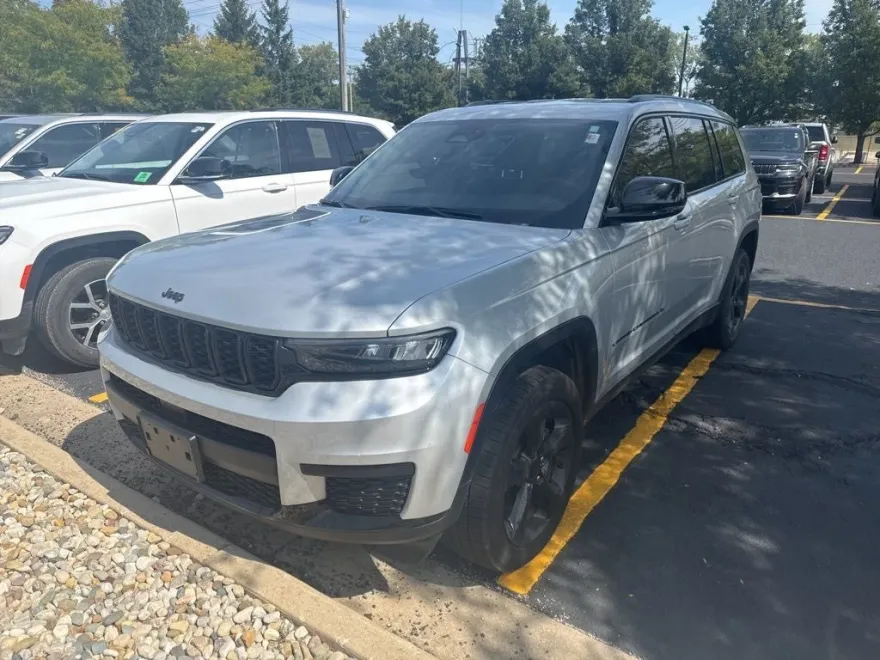 2023 Jeep Grand Cherokee Altitude photo 1