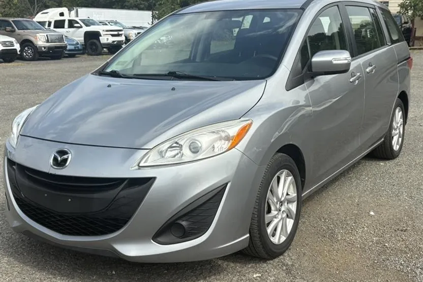 2013 Mazda Mazda5 Sport photo 1