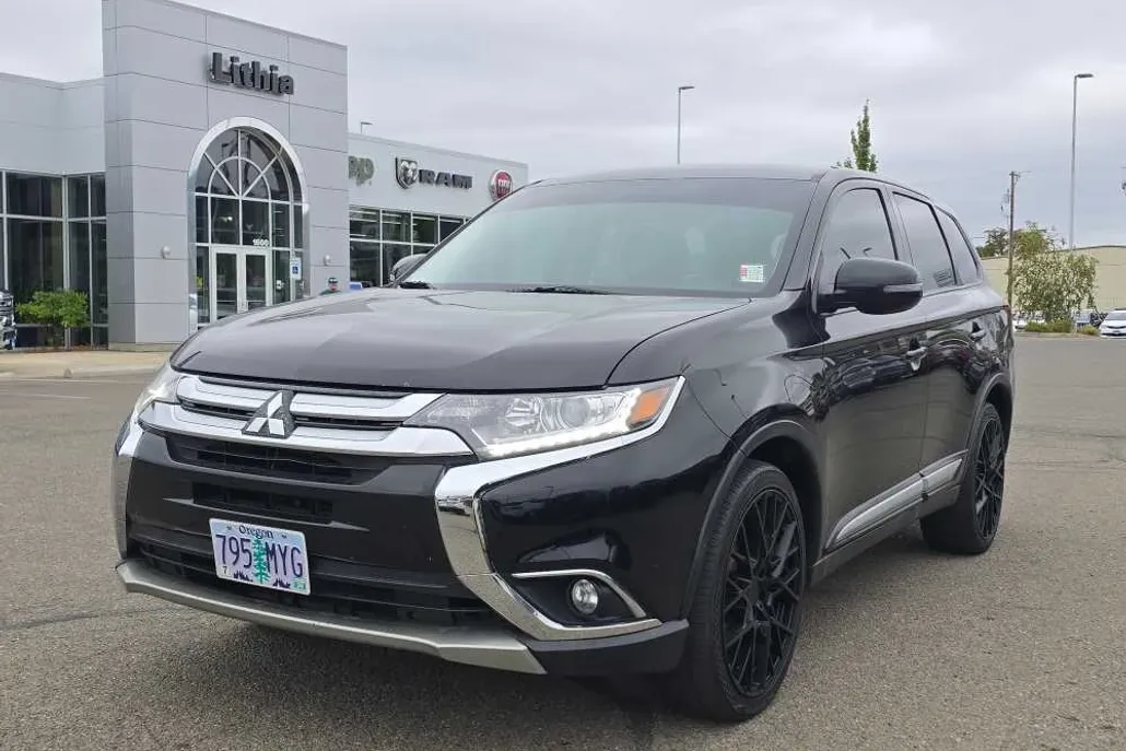 2018 Mitsubishi Outlander SE photo 1