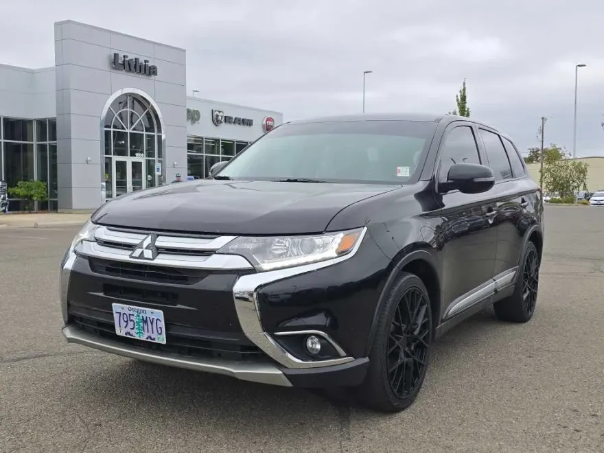 2018 Mitsubishi Outlander SE photo 1