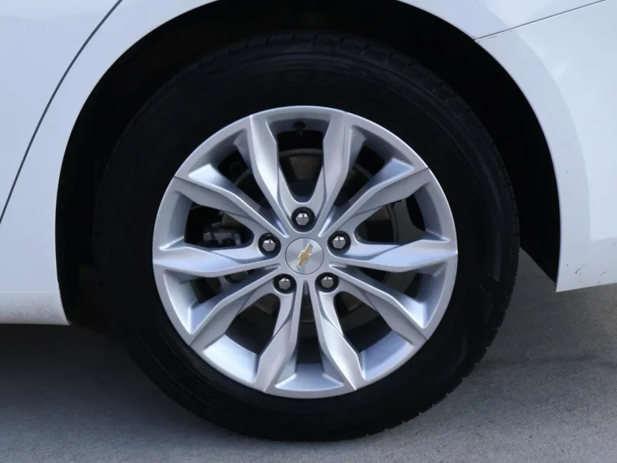 2024 Chevrolet Malibu 1LT photo 1