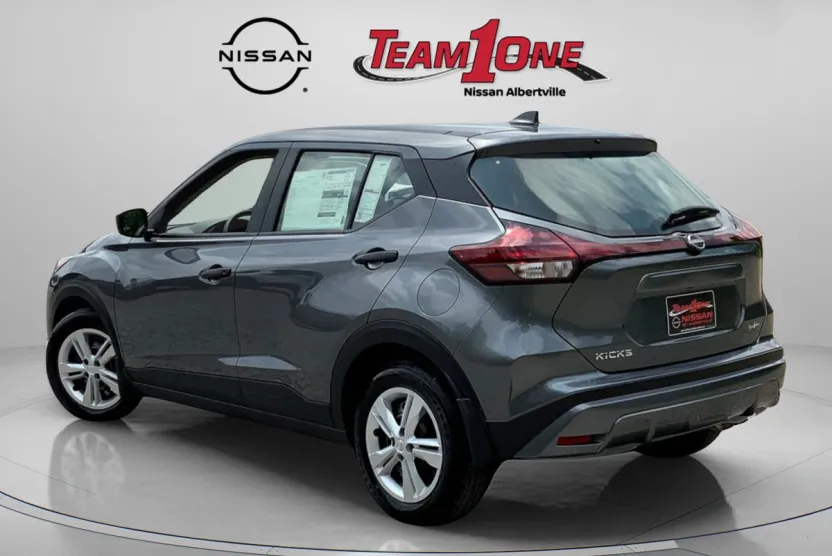 2025 Nissan Kicks Play S photo 1