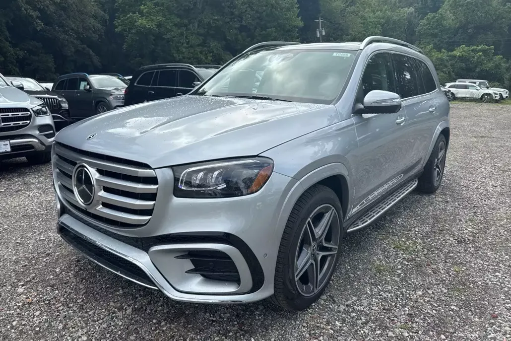 2026 Mercedes Benz GLS 450 4MATIC photo 1