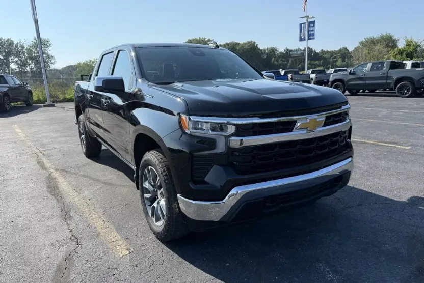 2026 Chevrolet Silverado 1500 LT photo 1