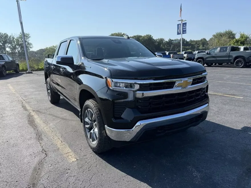 2026 Chevrolet Silverado 1500 LT photo 1