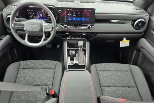 2025 Chevrolet Colorado Z71 photo 2