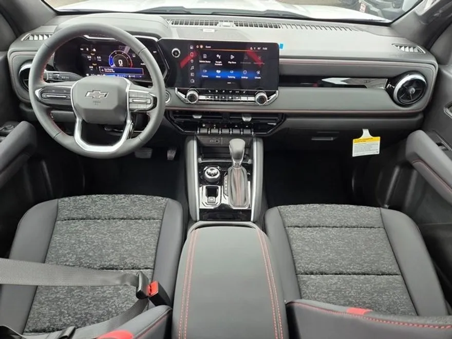 2025 Chevrolet Colorado Z71 photo 2