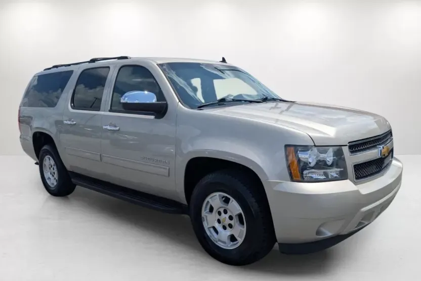 2013 Chevrolet Suburban LS photo 1