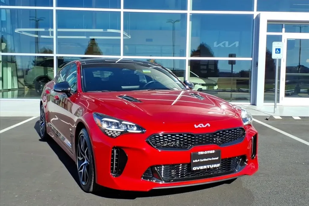 2023 Kia Stinger GT-Line photo 1