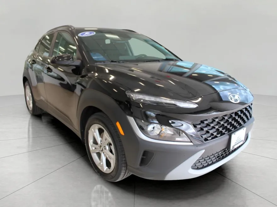 2022 Hyundai Kona SEL photo 1