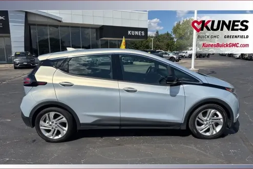2023 Chevrolet Bolt EV 1LT photo 2