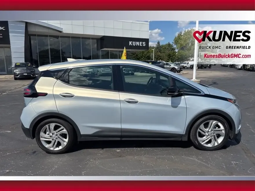 2023 Chevrolet Bolt EV 1LT photo 2