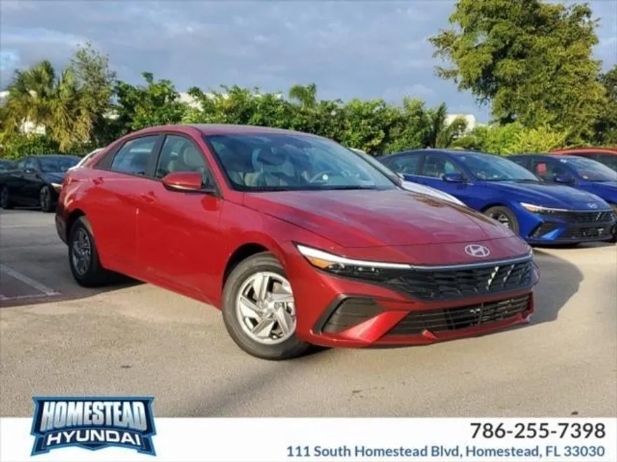 2025 Hyundai Elantra SE photo 1