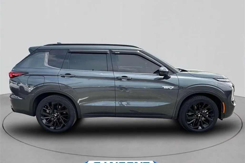 2025 Mitsubishi Outlander PHEV SEL Black Edition photo 1