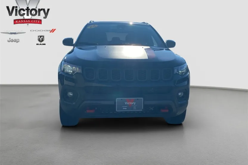 2024 Jeep Compass Trailhawk photo 1