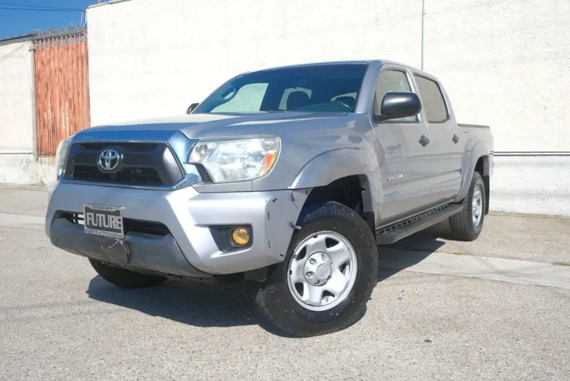 2015 Toyota Tacoma SR5 photo 1