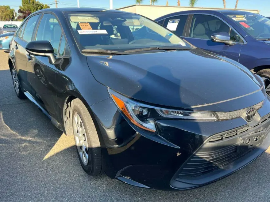 2024 Toyota Corolla LE photo 1