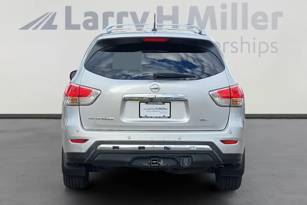 2014 Nissan Pathfinder SL photo 1