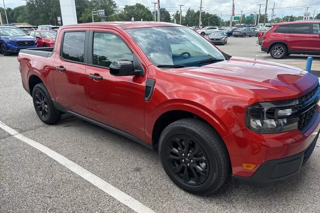 2024 Ford Maverick XLT photo 1