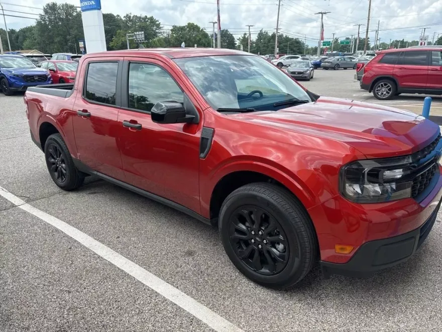 2024 Ford Maverick XLT photo 1