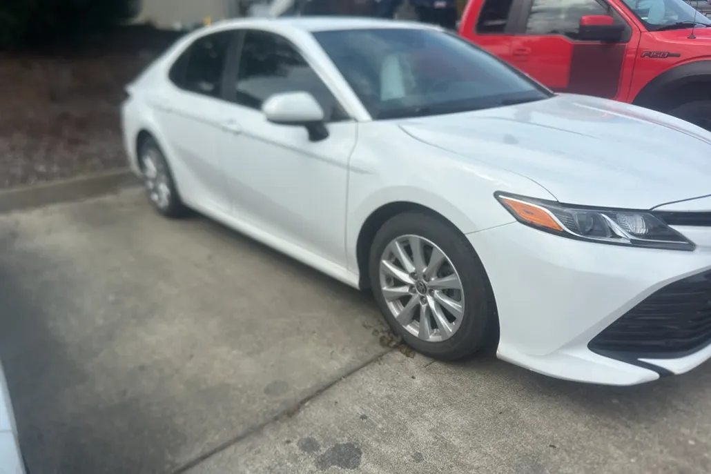 2020 Toyota Camry LE photo 1