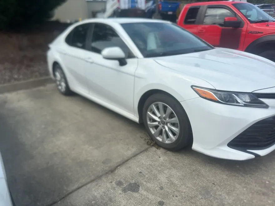 2020 Toyota Camry LE photo 1