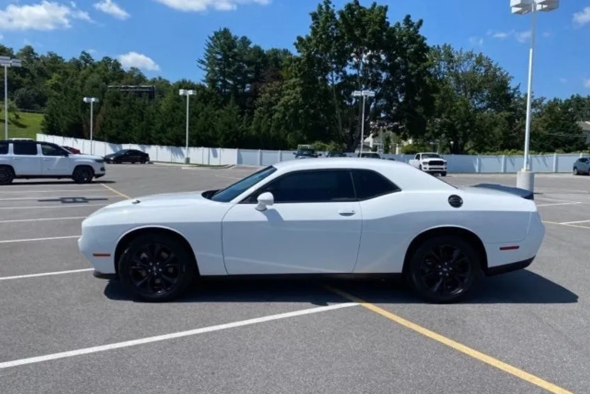 2021 Dodge Challenger SXT AWD photo 1