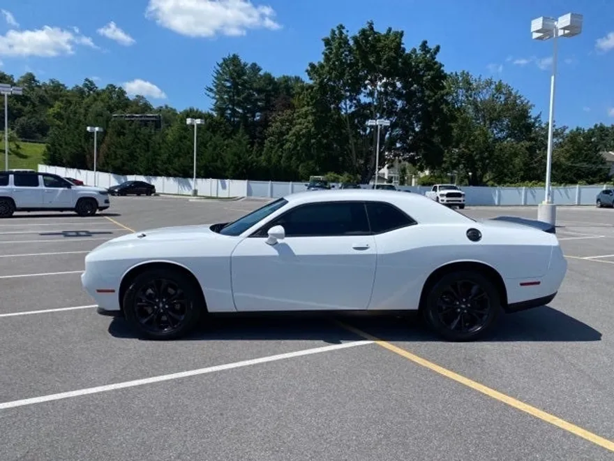 2021 Dodge Challenger SXT AWD photo 1
