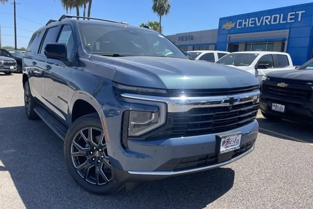2025 Chevrolet Suburban LS photo 1